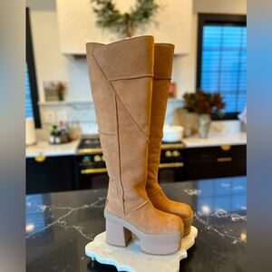 UGG **Brand New w/ Tags** New Heights Xtra, Size 7, 9.5 Chestnut